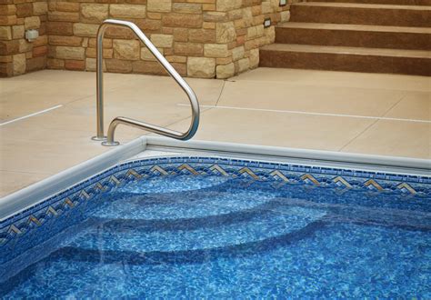 Radius Pool 'Full Width' Vinyl Over Steps Royal Swimming Pools